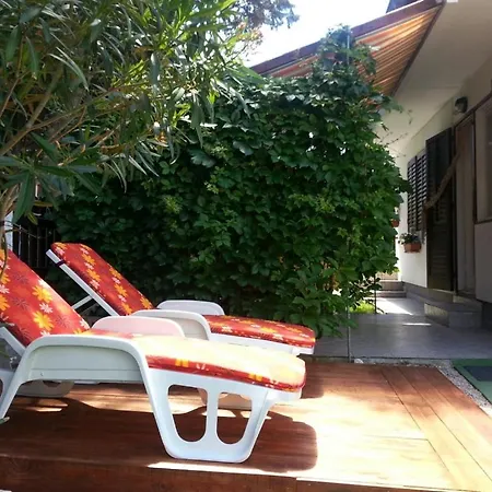 In Sabunike With Terrace, Air Conditioning, Wi-fi