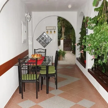 In Sabunike With Terrace, Air Conditioning, Wi-fi *
