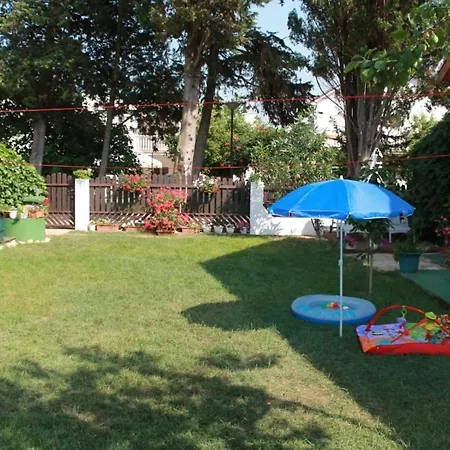 In Sabunike With Terrace, Air Conditioning, Wi-fi Apartman
