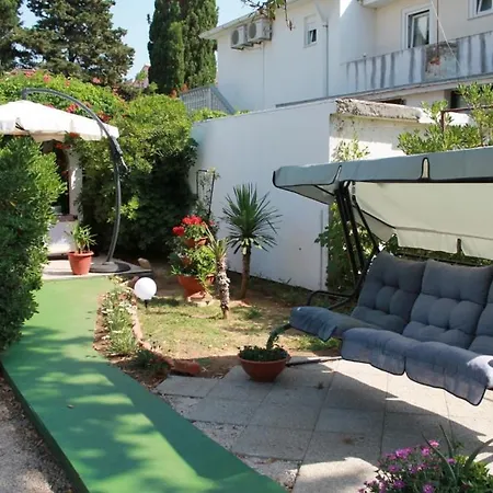 דירה In Sabunike With Terrace, Air Conditioning, Wi-fi