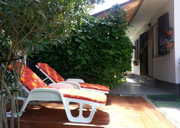 In Sabunike With Terrace, Air Conditioning, Wi-fi