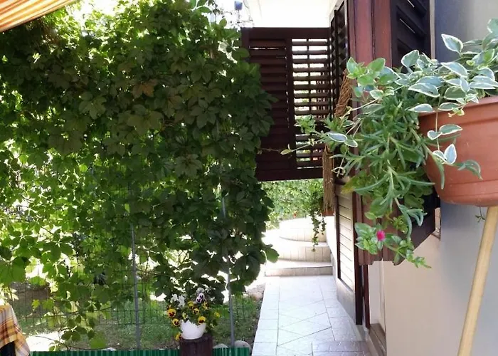 In Sabunike With Terrace, Air Conditioning, Wi-fi דירה *