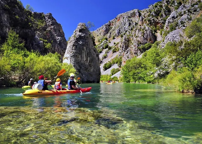 In Sabunike With Terrace, Air Conditioning, Wi-fi פריבלאקה