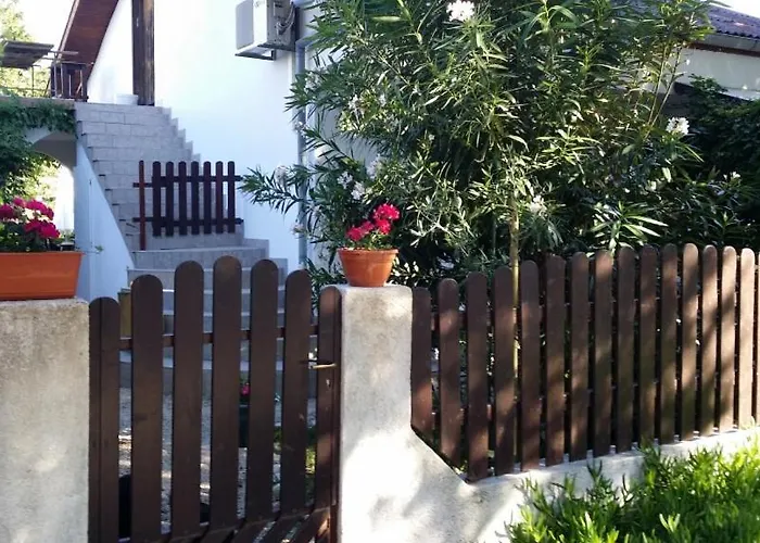 In Sabunike With Terrace, Air Conditioning, Wi-fi *