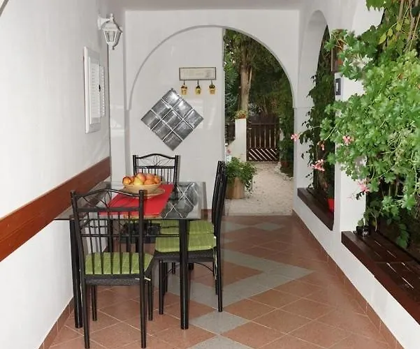 In Sabunike With Terrace, Air Conditioning, Wi-fi *