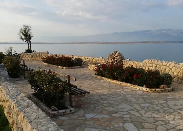 In Sabunike With Terrace, Air Conditioning, Wi-fi דירה